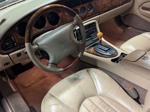 Used 2000 Jaguar XK8 Coupe image 5