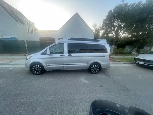 Used 2019 Mercedes-Benz Metris Passenger image 2