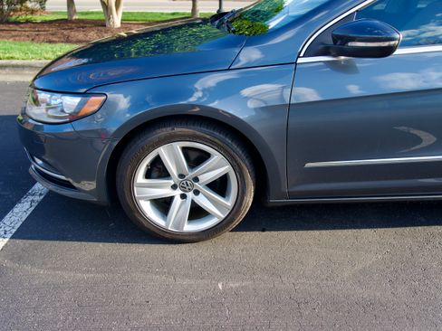 Used 2013 Volkswagen CC Sport image 8