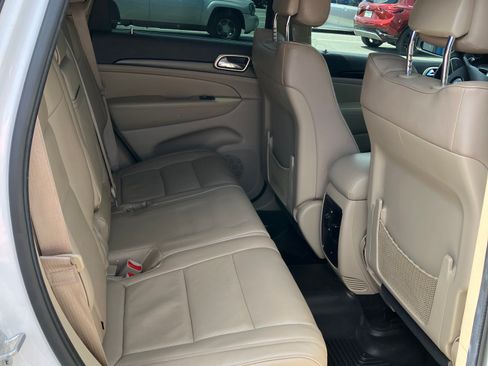 Used 2014 Jeep Grand Cherokee Laredo w/ 18" Wheel & 8.4" Radio Group AWD/4WD image 14