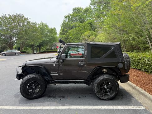 Used 2013 Jeep Wrangler Sport w/ Connectivity Group AWD/4WD image 17