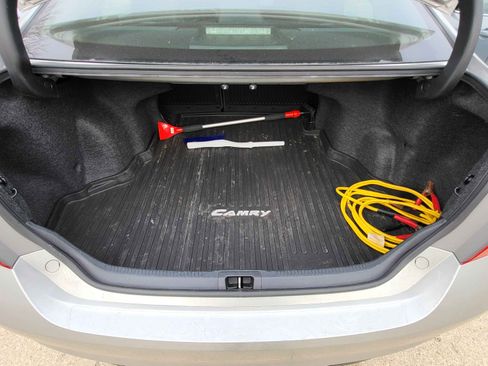 Used 2016 Toyota Camry SE w/ Moonroof Package image 4