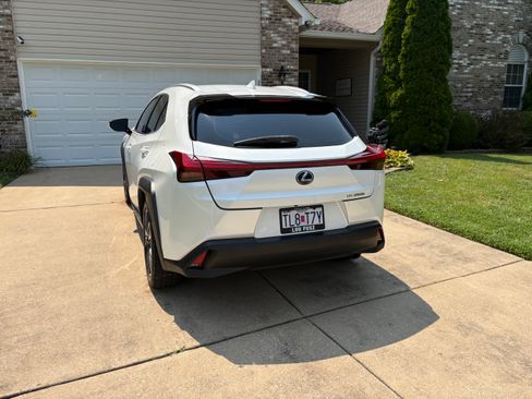 Used 2019 Lexus UX 250h AWD/4WD image 9
