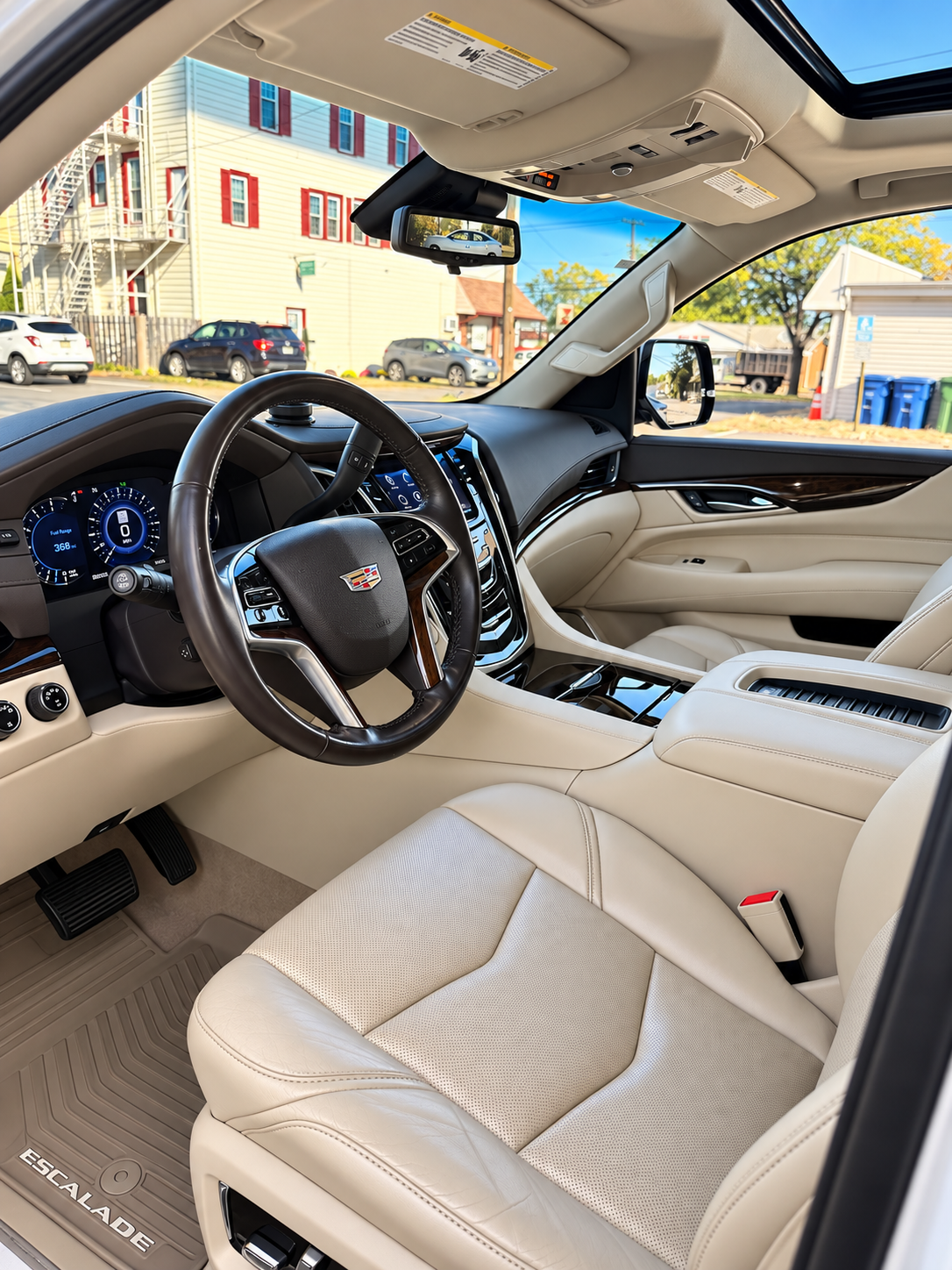 Used 2017 Cadillac Escalade Luxury AWD/4WD image 16