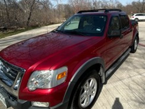 Used 2008 Ford Explorer Sport Trac XLT image 2