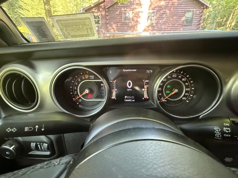 Used 2018 Jeep Wrangler Unlimited Sport S AWD/4WD image 6