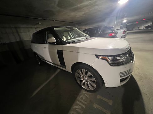 Used 2016 Land Rover Range Rover HSE image 15