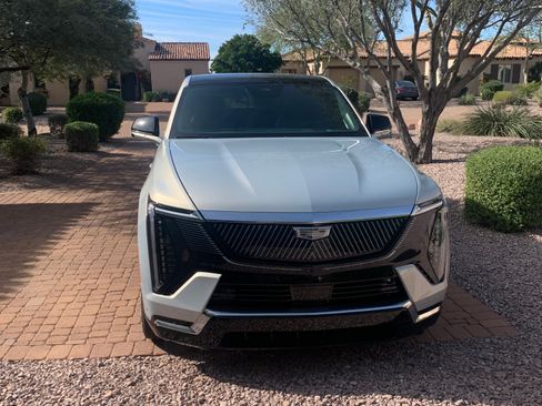 Used 2025 Cadillac Escalade IQ Luxury 2 image 1