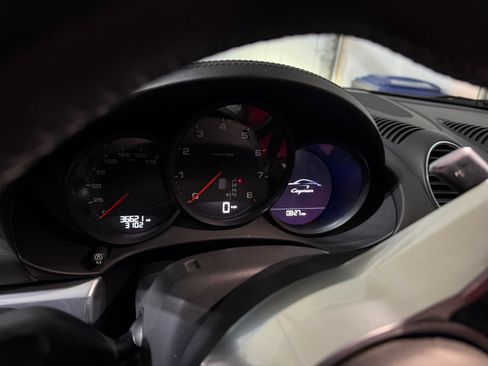 Used 2021 Porsche 718 Cayman RWD image 17