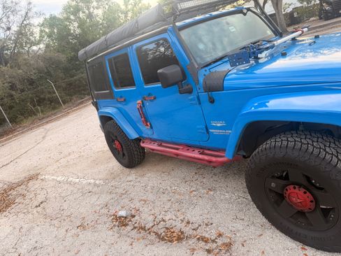 Used 2011 Jeep Wrangler Unlimited Sahara w/ Connectivity Group image 2