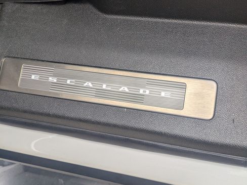 Used 2022 Cadillac Escalade Premium Luxury image 15