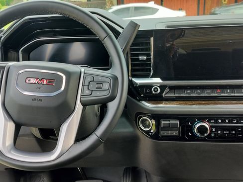 Used 2024 GMC Sierra 1500 Elevation image 6