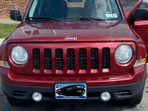 Used 2014 Jeep Patriot Latitude AWD/4WD image 9
