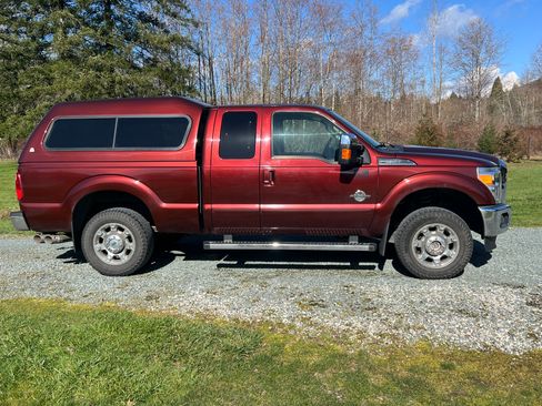 Used 2016 Ford F250 Lariat w/ Chrome Package image 2