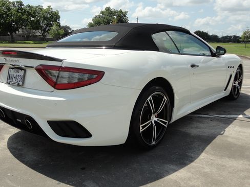 Used 2018 Maserati GranTurismo MC image 2