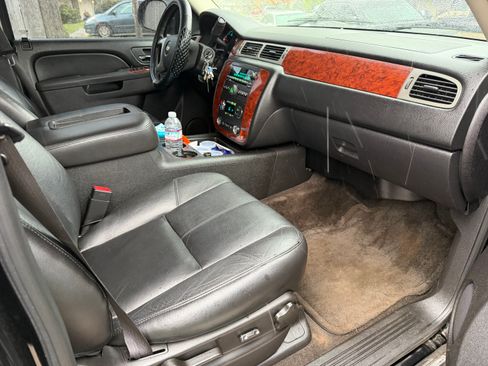 Used 2012 Chevrolet Suburban LT image 10