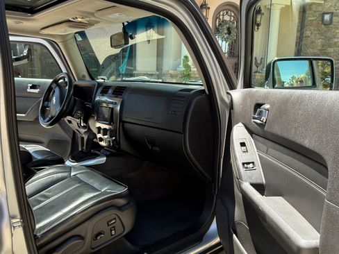 Used 2010 HUMMER H3 Luxury w/ Appearance Package image 14
