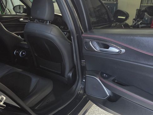 Used 2017 Alfa Romeo Giulia Quadrifoglio image 10