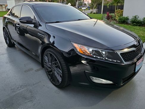 Used 2011 Kia Optima EX w/ Premium Pkg image 5