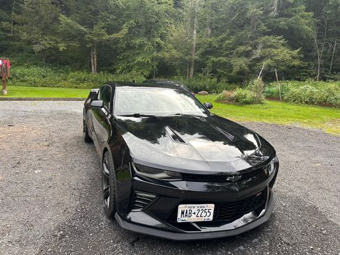 Used 2018 Chevrolet Camaro SS RWD image 1