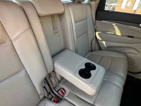 Used 2017 Jeep Grand Cherokee Overland image 14