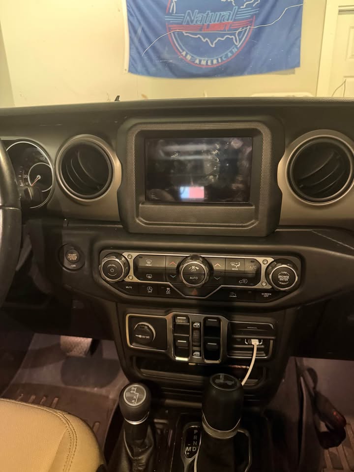 Used 2021 Jeep Wrangler Unlimited Sport AWD/4WD image 9