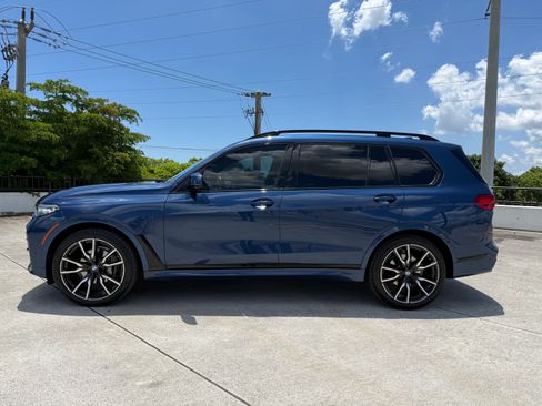 Used 2022 BMW X7 xDrive40i w/ M Sport Package AWD/4WD image 2