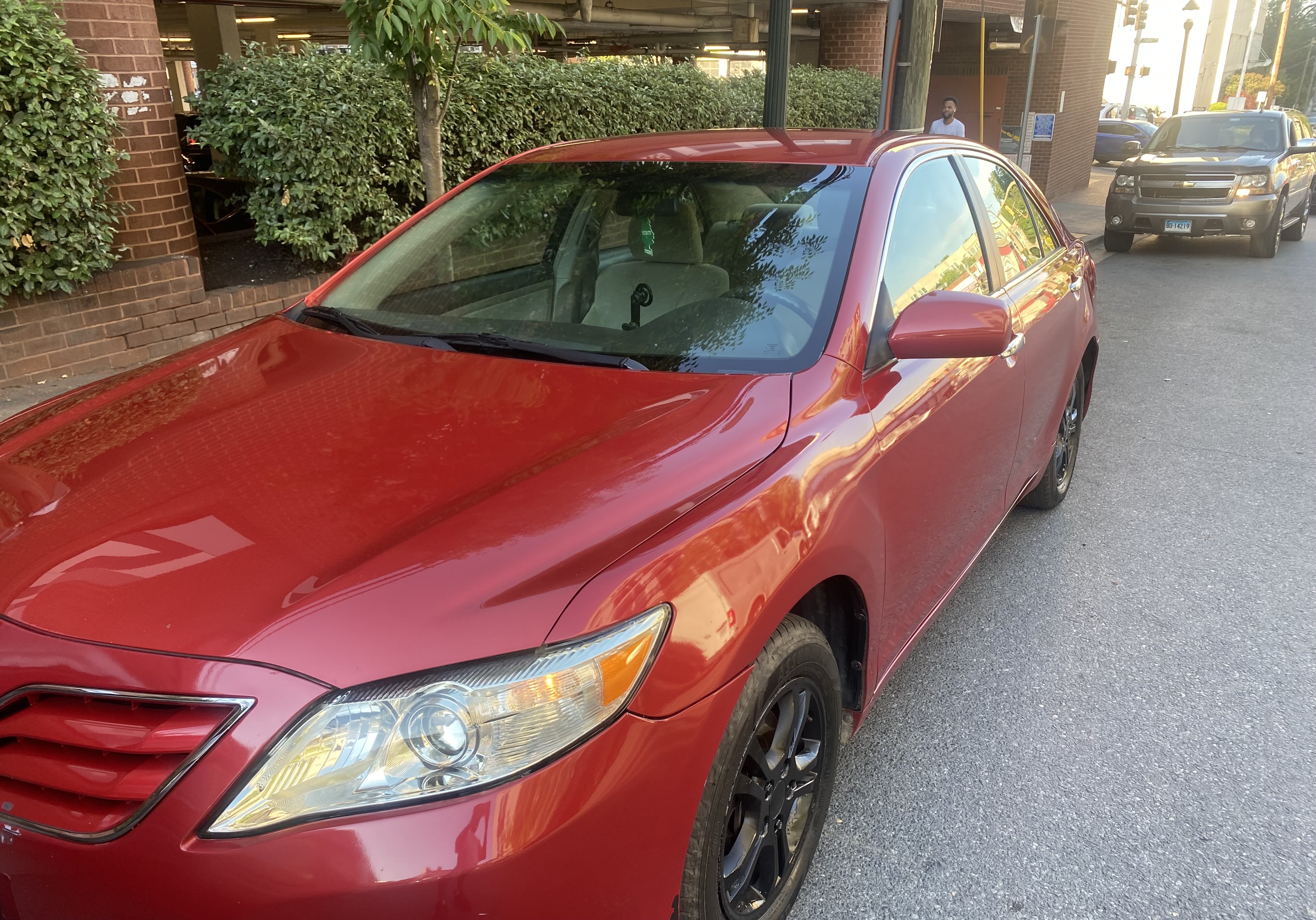 Used 2011 Toyota Camry LE FWD image 1