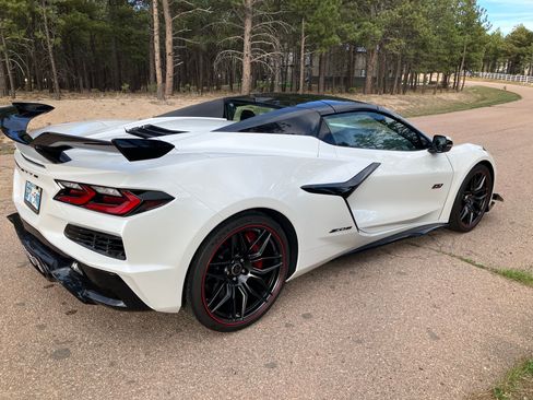 Used 2023 Chevrolet Corvette Z06 w/ Z07 Performance Package image 13