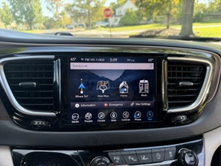 Used 2019 Chrysler Pacifica Touring-L Plus w/ Advanced Safetytec Group FWD image 10