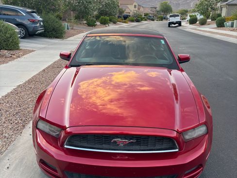 Used 2013 Ford Mustang Premium RWD image 9