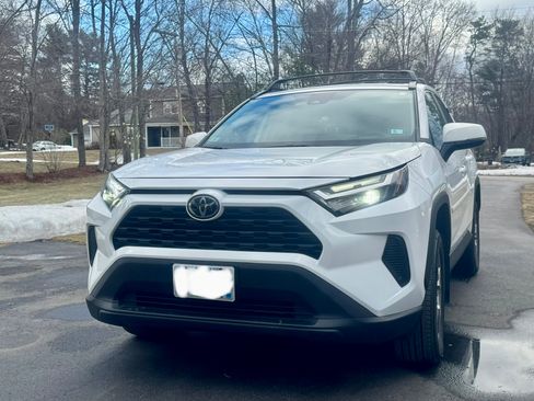 Used 2023 Toyota RAV4 XLE image 1