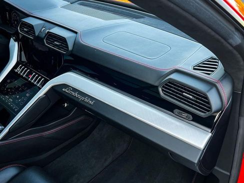 Used 2021 Lamborghini Urus image 32