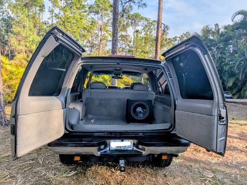 Used 1999 Chevrolet Tahoe 4WD 2-Door w/ Preferred Equipment Group image 8