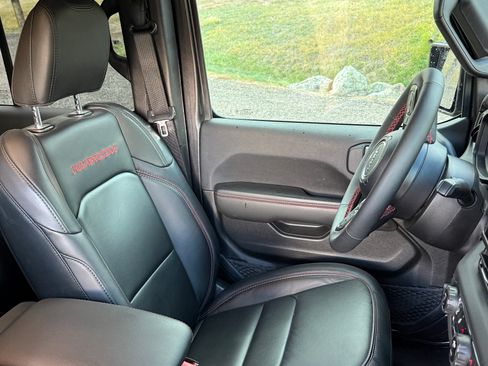 Used 2024 Jeep Wrangler Unlimited Rubicon w/ Safety Group image 8