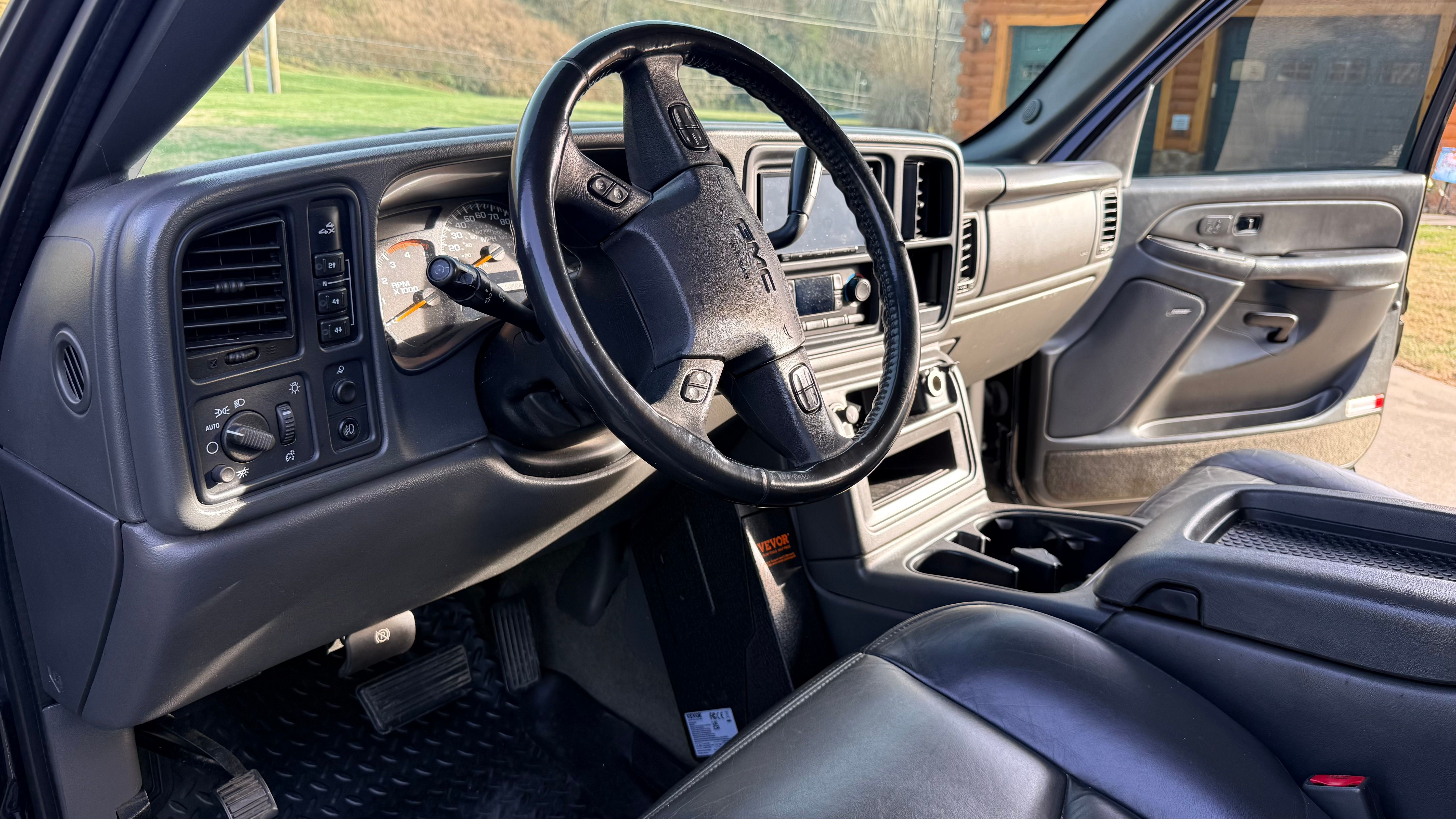 Used 2005 GMC Sierra 2500 SLT w/ Heavy-Duty Power Package AWD/4WD image 23