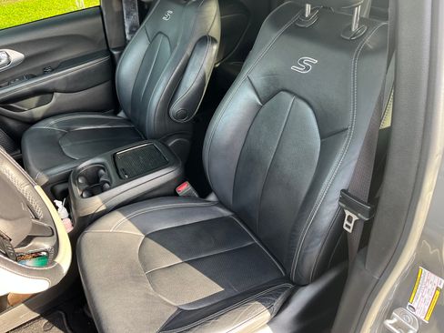Used 2021 Chrysler Pacifica Touring-L w/ Premium & Safety Sphere Group FWD image 6