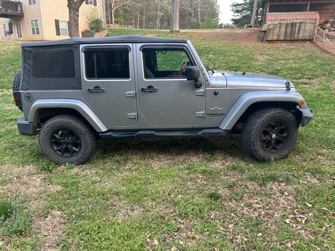 Used 2013 Jeep Wrangler Unlimited Sport image 5