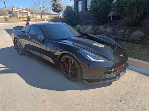 Used 2019 Chevrolet Corvette Stingray Coupe RWD image 2