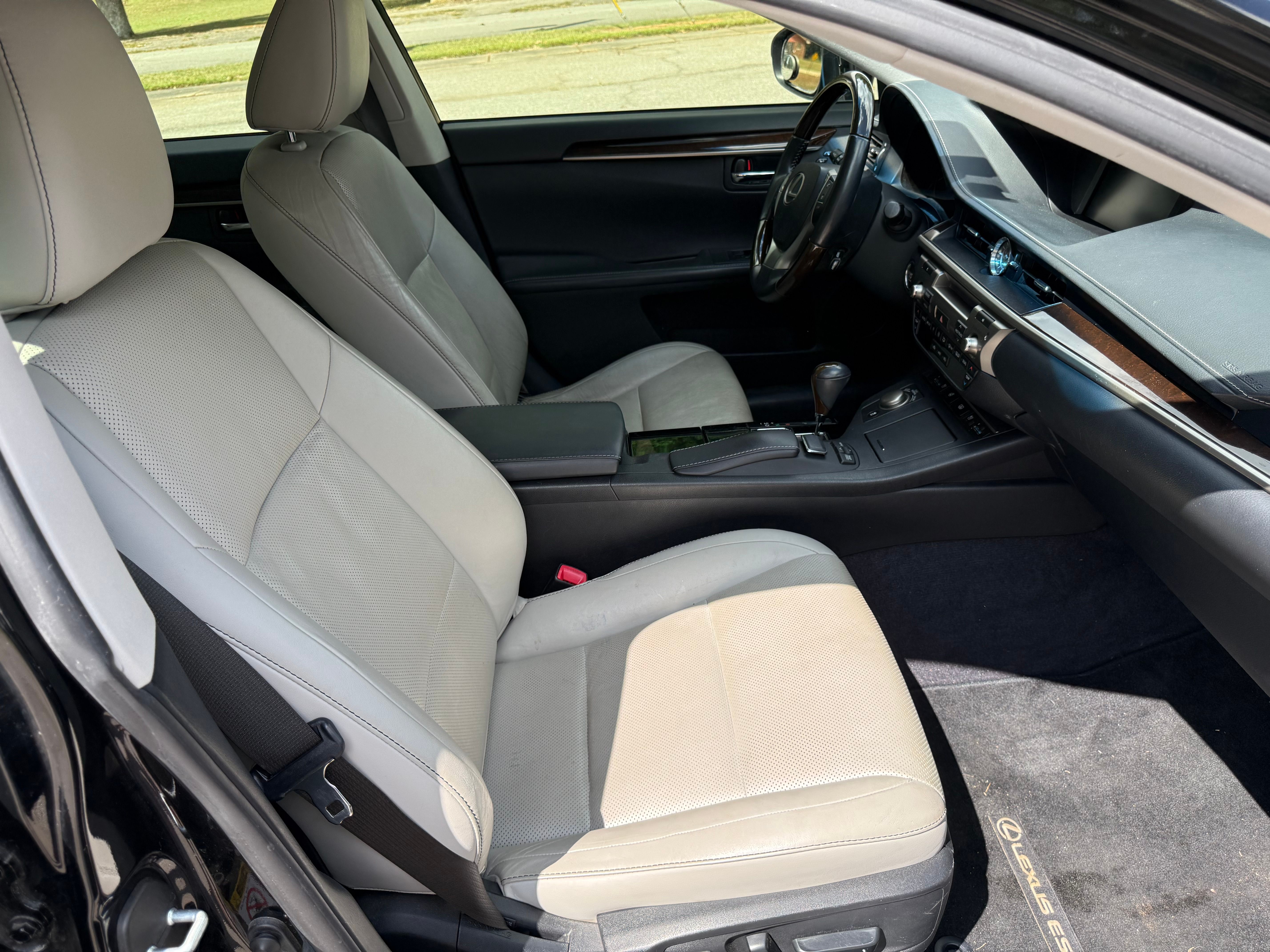 Used 2014 Lexus ES 350 w/ Luxury Package FWD image 11