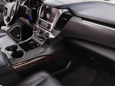 Used 2019 Chevrolet Suburban LT image 12