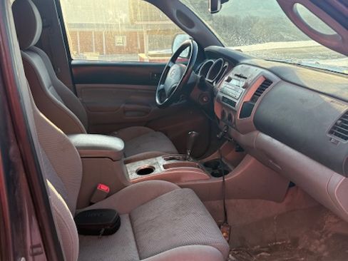 Used 2010 Toyota Tacoma 4x4 Double Cab V6 image 1