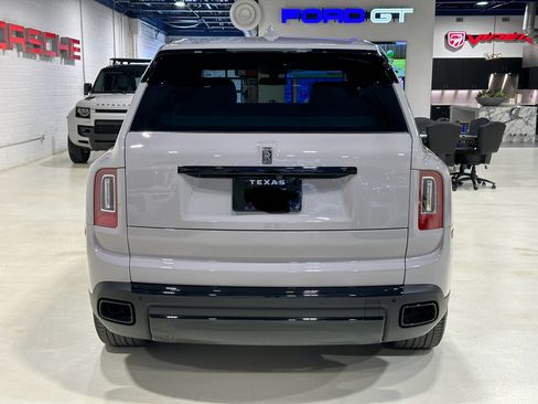 Used 2022 Rolls-Royce Cullinan w/ Dark Exterior Package image 20