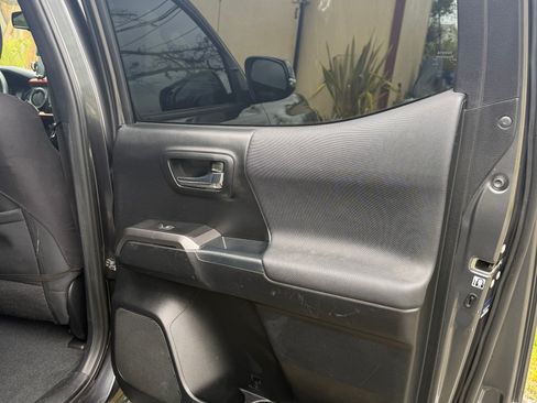Used 2017 Toyota Tacoma TRD Sport RWD image 22
