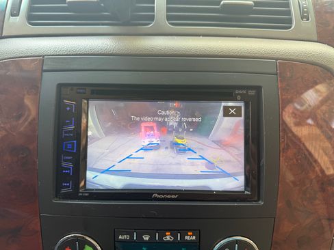 Used 2012 Chevrolet Suburban LT image 13