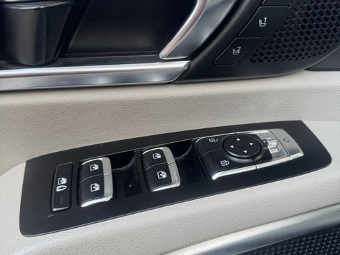 Used 2022 Kia Telluride SX w/ SX Prestige Package image 11