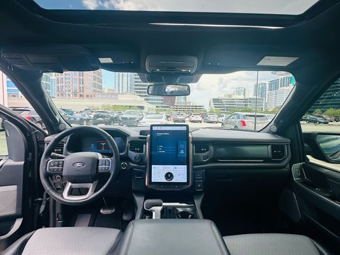 Used 2024 Ford F150 Lightning Lariat image 8