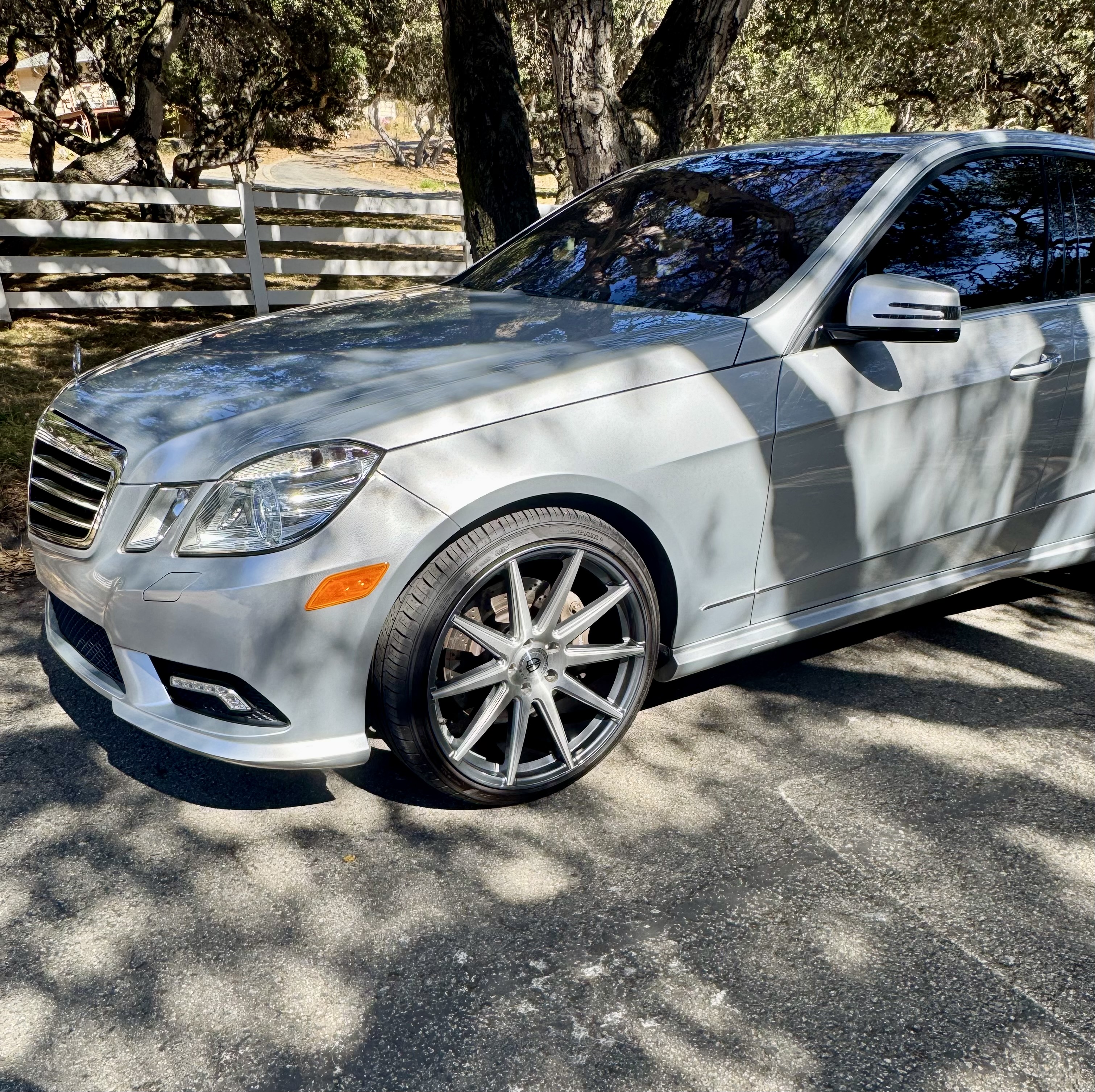 Used 2011 Mercedes-Benz E 550 Sedan image 5