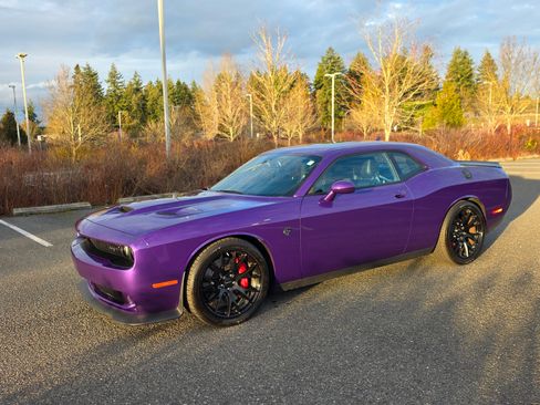 Used 2016 Dodge Challenger SRT Hellcat image 1