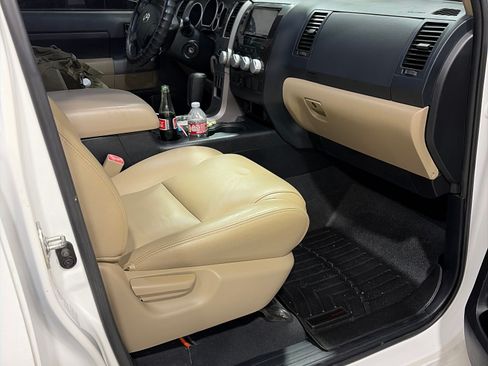 Used 2012 Toyota Tundra 4x4 CrewMax image 15